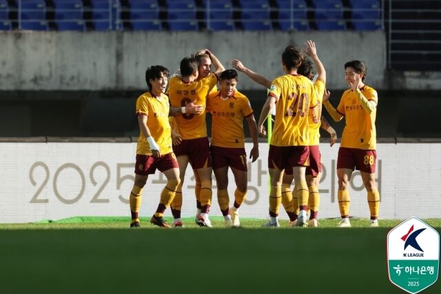 '신창무-프리드욘슨 득점' 광주, 제주에 2-0 승리… 조기 잔류 보인다!